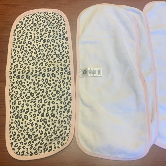 Gerber terry Knit Burp Cloths (4) with matching bibs (3) - Picture 11 of 12